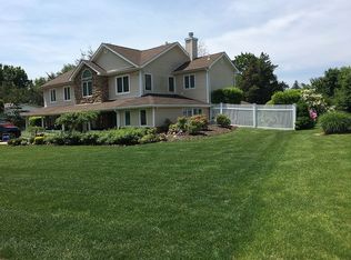 20 College Dr, Stony Brook, NY 11790