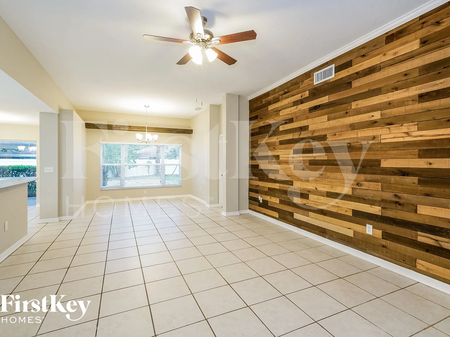 3 bed, 2.0 bath, 1492 sqft, $2,460 — Photo 2
