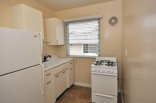 1st image of 2810 Union St