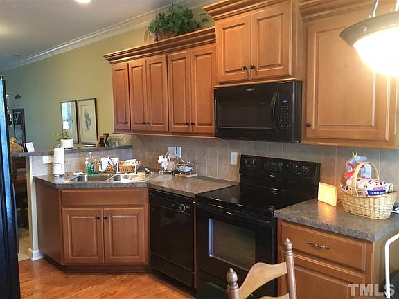 3rd image of 54 Wembley Dr