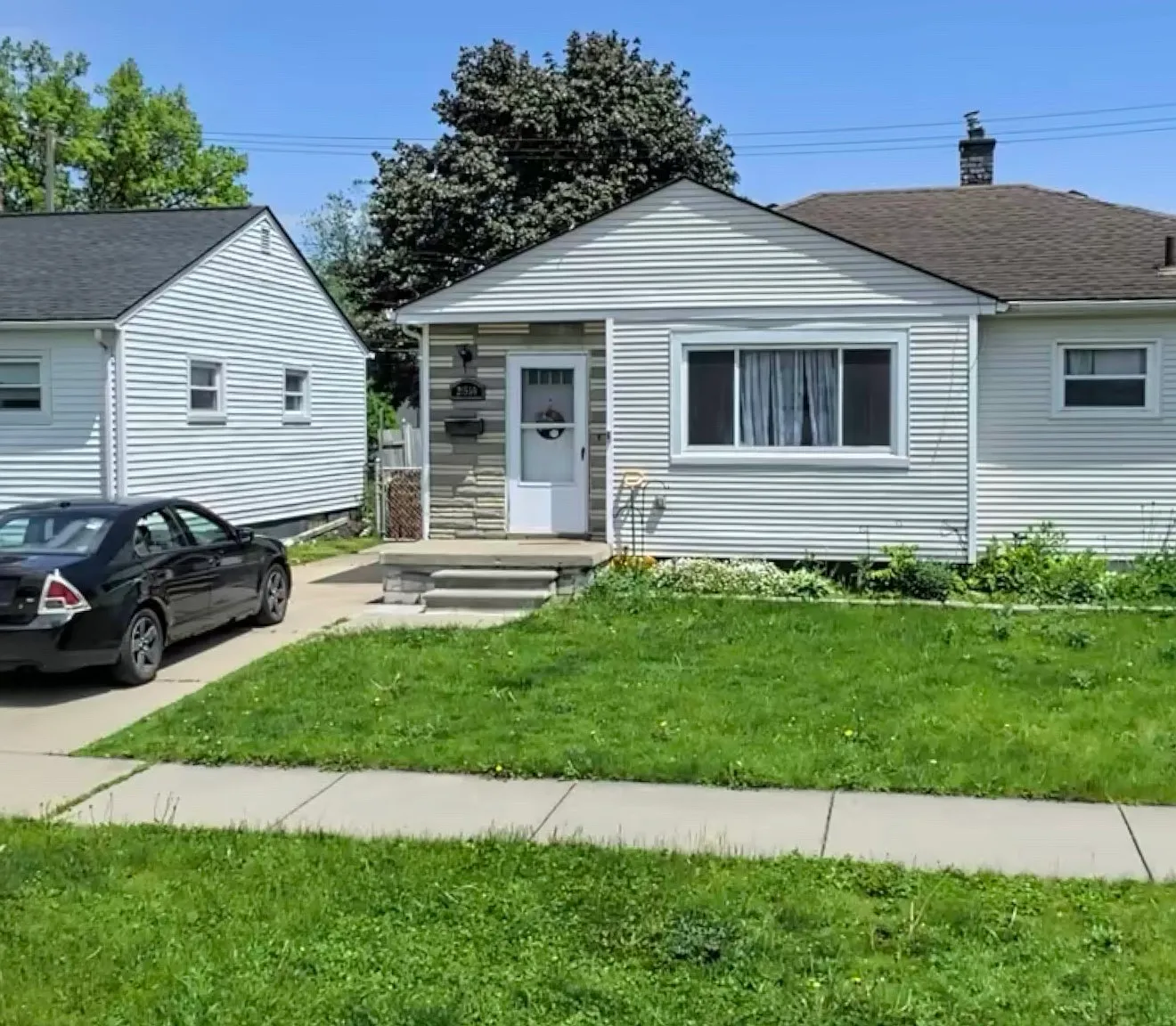 3 bed, 1.5 bath, 1049 sqft, $1,500 — Photo 2