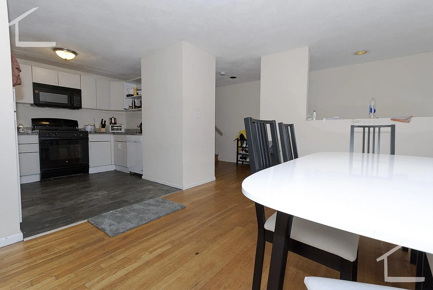 5 bed, 2000 sqft, $5,800 — Photo 1
