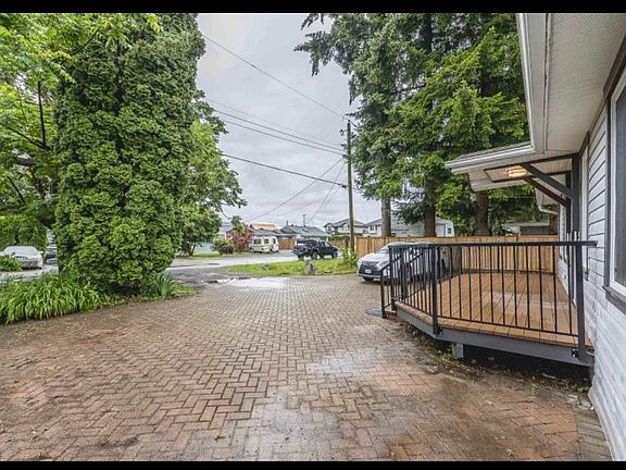 4th image of 20367 Kent St