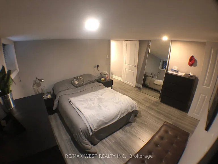 1504 Dufferin St #BASEMENT — Photo 3