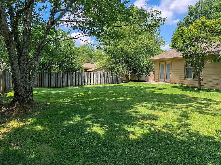 8904 Highbridge Dr — Photo 3