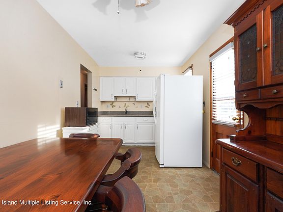 3rd image of 138 Hunter Ave
