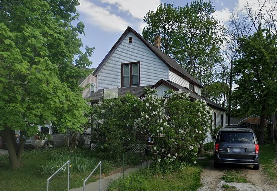 1st image of 221 Cutler St SW