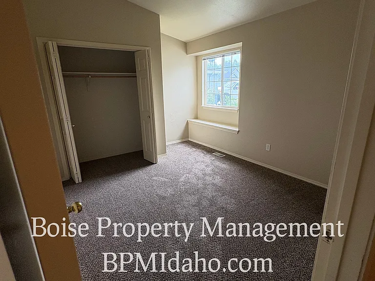 1301 Diamond Ct — Photo 8