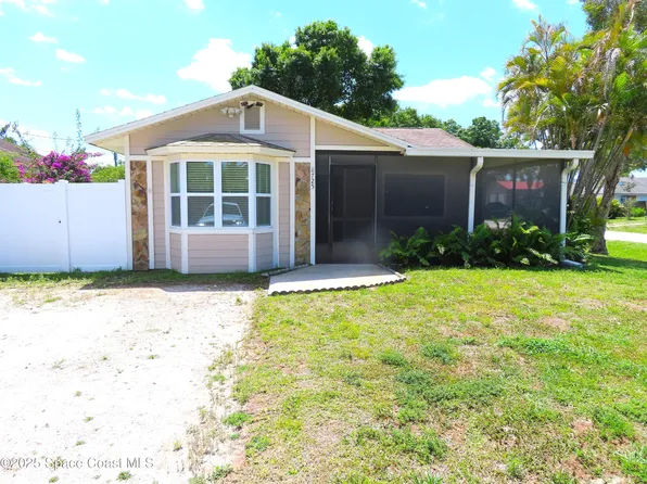 8725 22nd St, Vero Beach, FL 32966