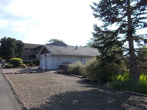 4th image of 2937 NW Neptune Ave