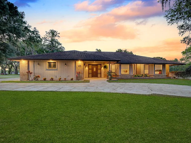 8943 Lake Irma Point — Photo 1