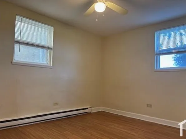 2310 Gabriel Ave APT 5, Zion, IL 60099