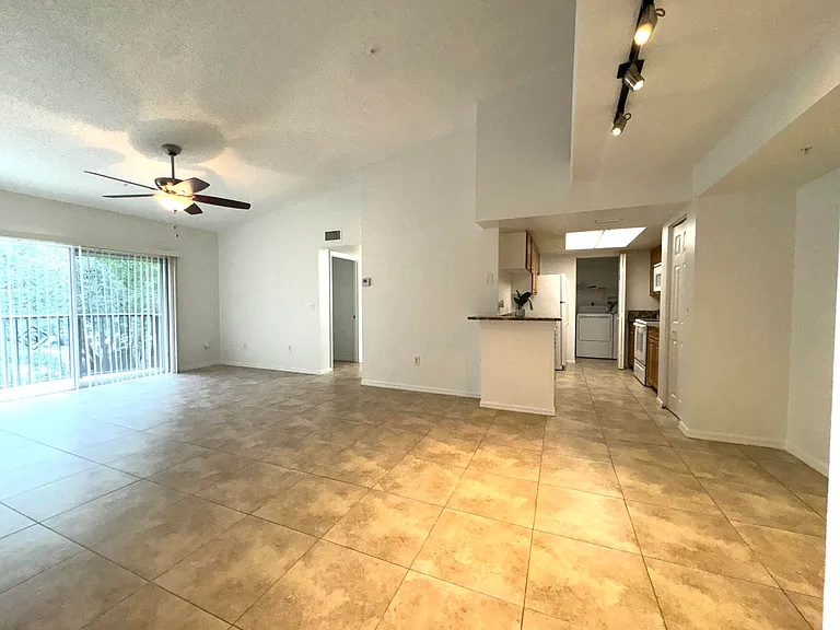 1300 Crestwood Blvd #1309 — Photo 2