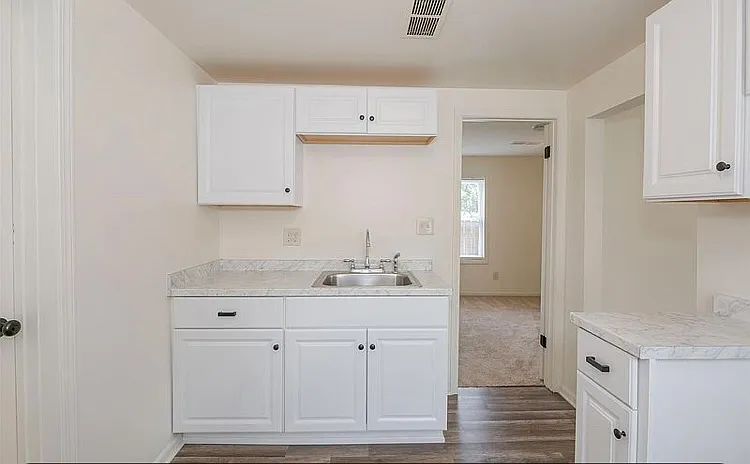 420 W Morehouse Ave — Photo 6
