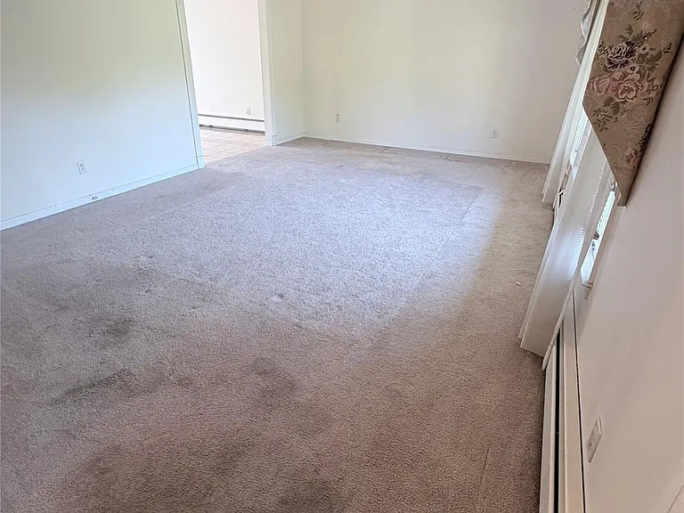 216 Maple Ave — Photo 3