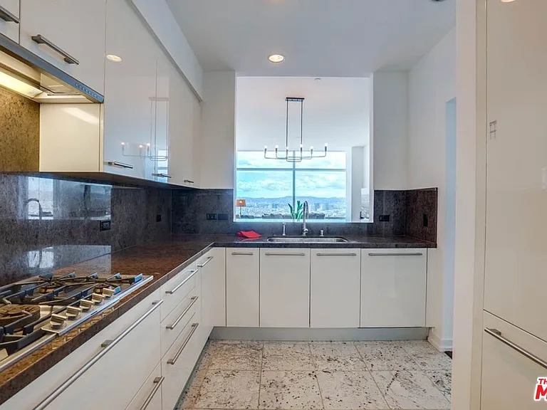 900 W Olympic Blvd #31F — Photo 10