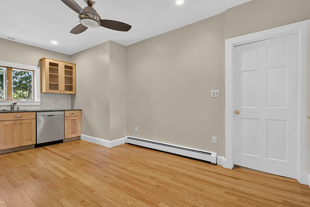 1 bed, 1.0 bath, 1200 sqft, $2,300 — Photo 2