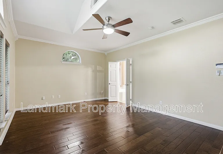 2115 Lexington Dr — Photo 17