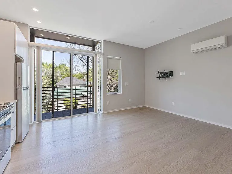 521 Mangum St #23 — Photo 3
