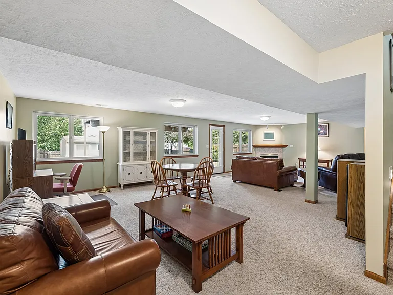 158 W Lombard Dr — Photo 19
