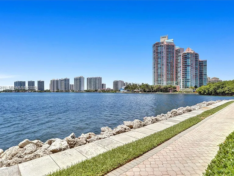 3600 Mystic Pointe Dr #1111 — Photo 40