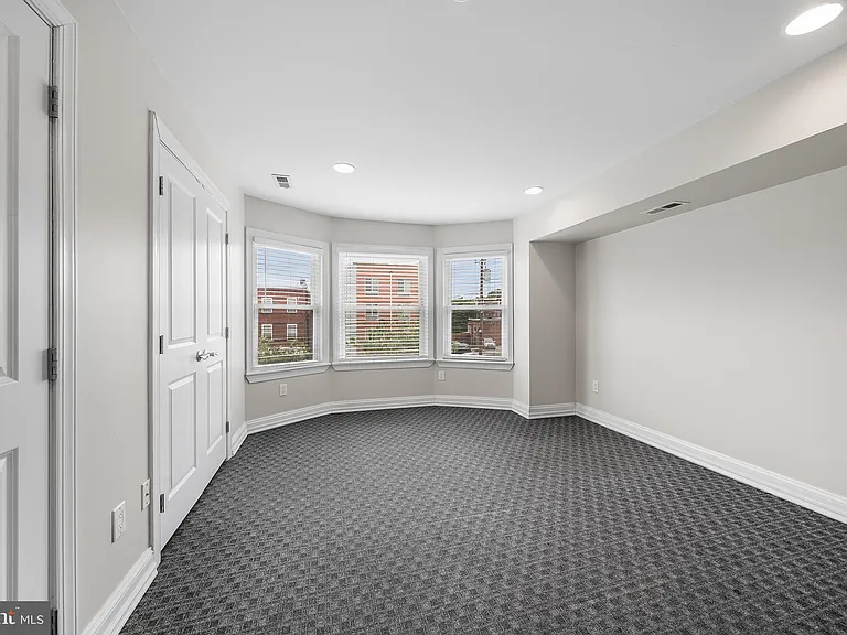 619 S 42nd St — Photo 11
