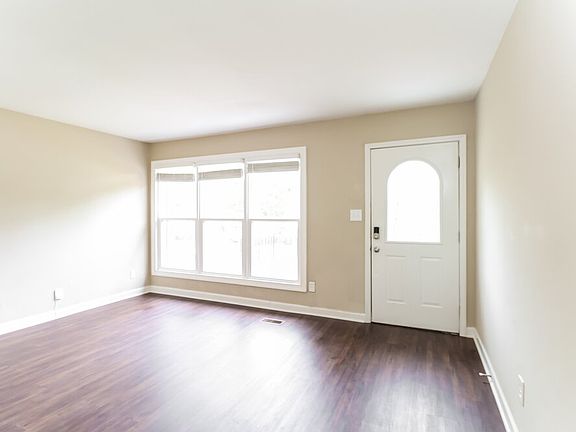 5th image of 511 Derrydowne Dr
