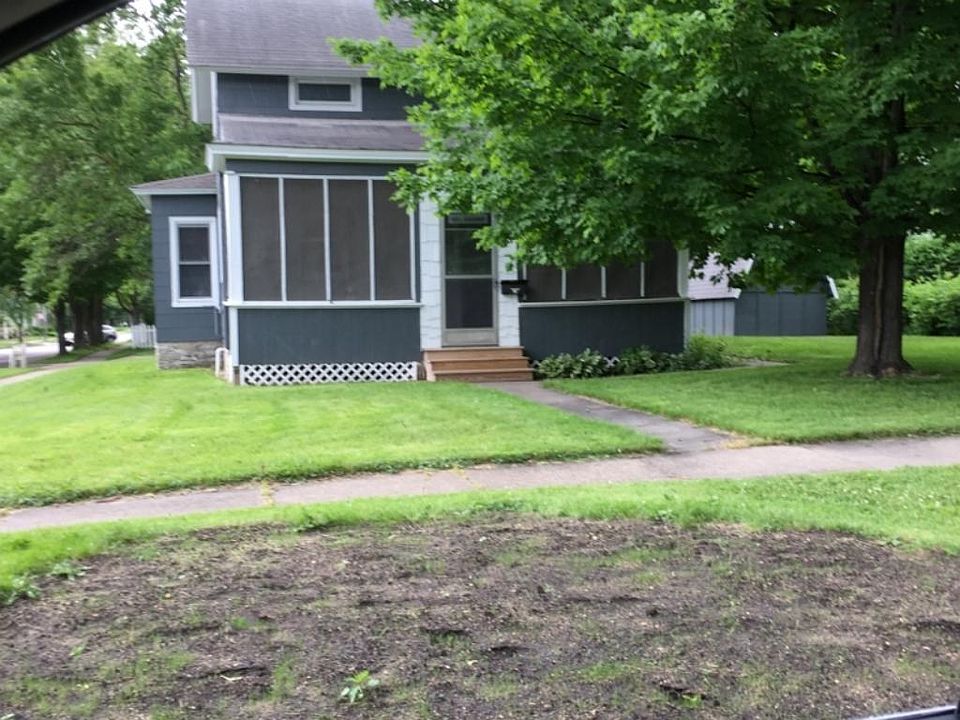 1st image of 504 E Broadway St