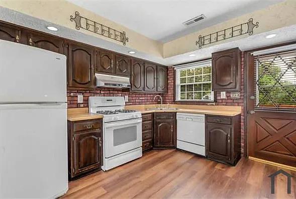 10527 Prestwick Dr — Photo 14