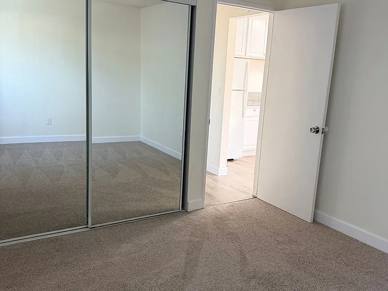 Leo's Apartments — Photo 26