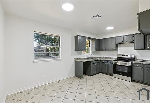 5th image of 1605 E Park Pl