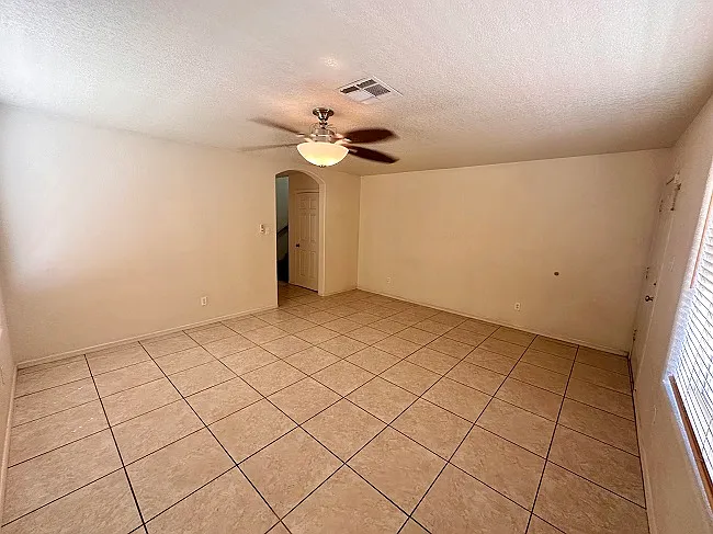 4 bed, 2240 sqft, $2,100 — Photo 3