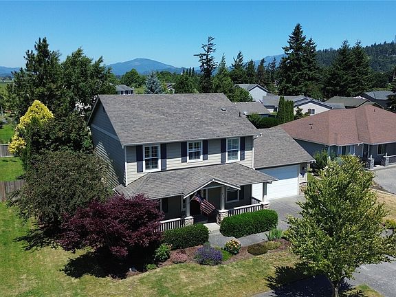 4th image of 691 Hamlin Place