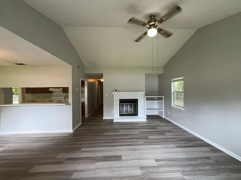 101 Wedgewood Dr — Photo 3