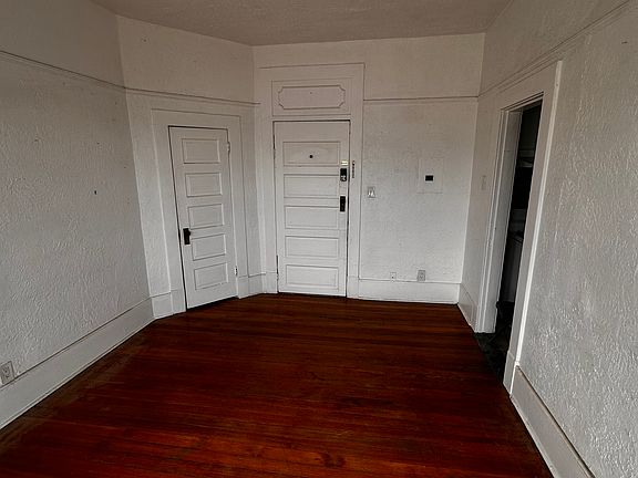 3rd image of 700 Mundy Dr