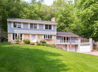 3820 Fairhomes Rd, Deephaven, MN 55391