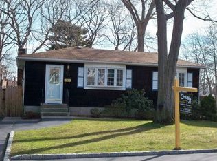 1325 Pine Acres Blvd, Bay Shore, NY 11706