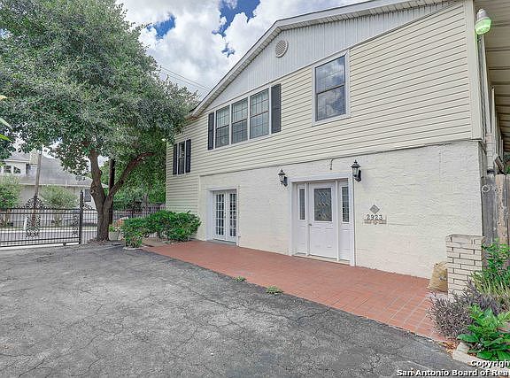 2nd image of 2923 S Presa St