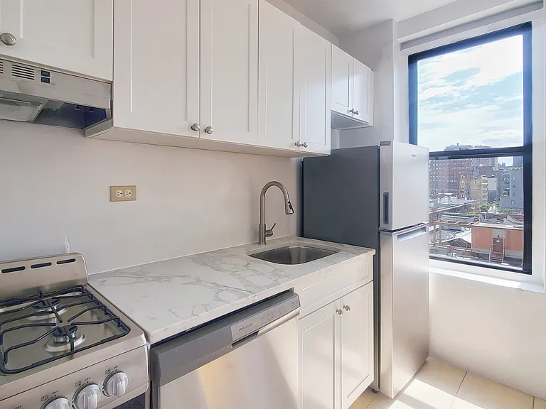 200 W 16th St #12B — Photo 3
