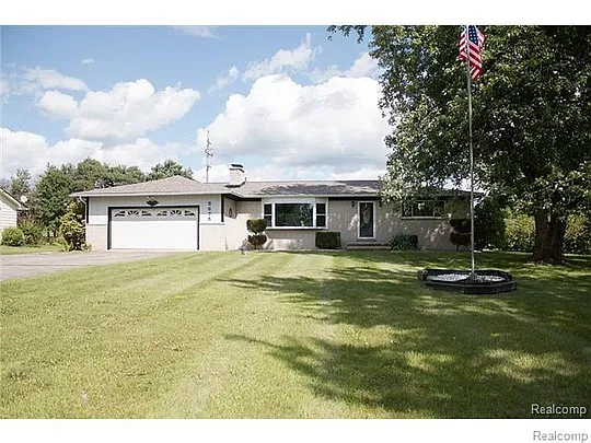 5675 Pinckney Rd photo 1