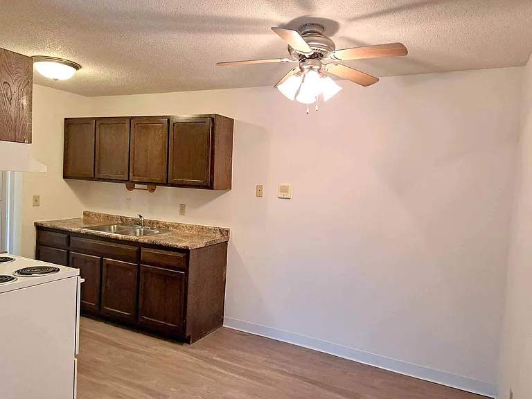 Corinthian Apartments — Photo 30