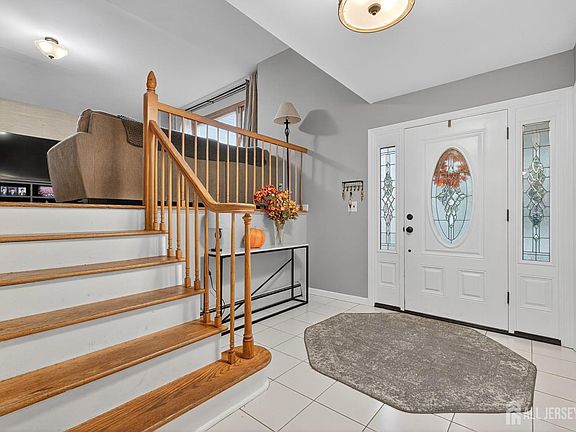 3rd image of 7 Rosewood Dr