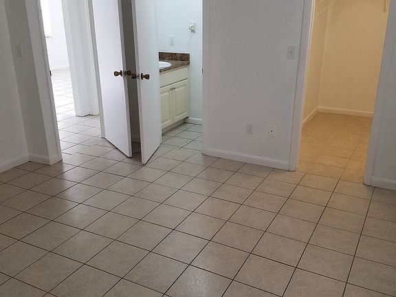 3rd image of 400 N Hastings St #Duplex