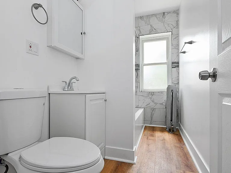 7557-59 S. Calumet Ave. / 348-58 E 76th St. — Photo 14