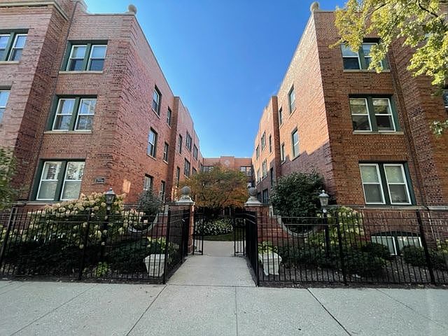 1st image of 2022 N Burling St #205