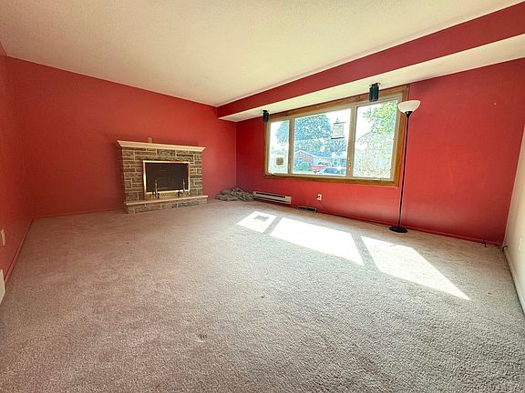 3rd image of 932 Marion Ln