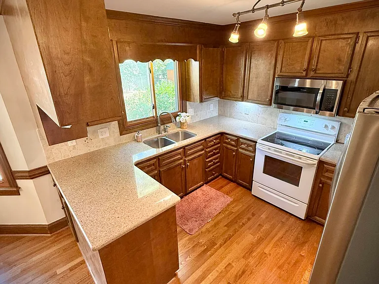 703 Daventry Dr — Photo 35