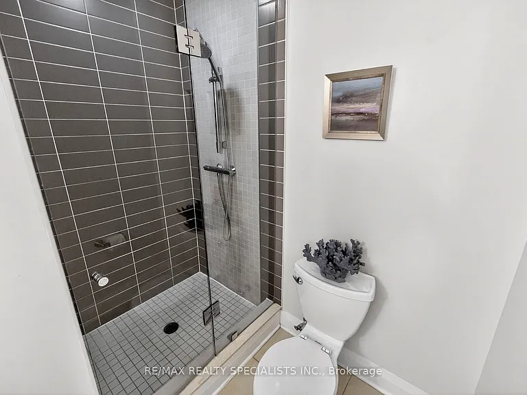 1 Hurontario St #306 — Photo 32