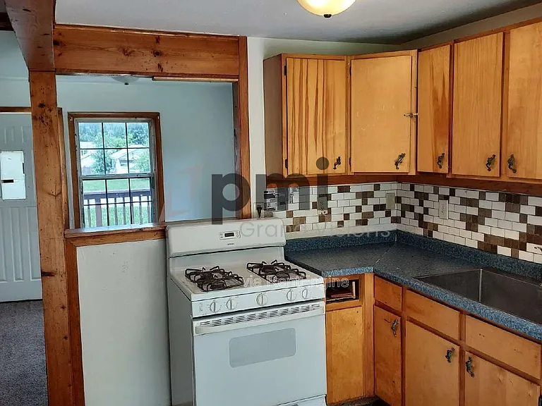 1719 W Olive St — Photo 2