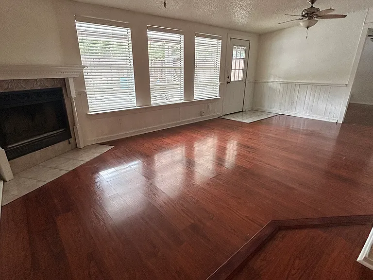 401 Lena Ln — Photo 5